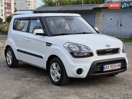 Киа Soul 2013 в Харькове на Automoto.ua Белый Киа Soul, объемом двигателя 1.59 л и пробегом 70 тыс. км за 7500 $, фото 1 на Automoto.ua