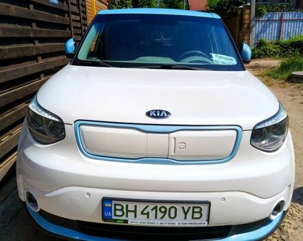 Белый Киа Soul, объемом двигателя 0 л и пробегом 111 тыс. км за 10000 $, фото 1 на Automoto.ua
