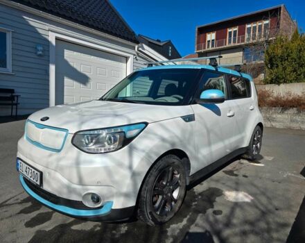 Белый Киа Soul, объемом двигателя 0 л и пробегом 85 тыс. км за 8000 $, фото 1 на Automoto.ua