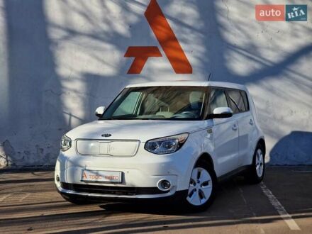 Киа Soul 2015 в Одессе на Automoto.ua Белый Киа Soul, объемом двигателя 0 л и пробегом 90 тыс. км за 5790 $, фото 1 на Automoto.ua