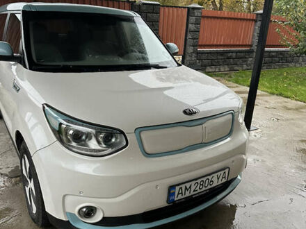 Киа Soul 2015 в Житомире на Automoto.ua Белый Киа Soul, объемом двигателя 0 л и пробегом 100 тыс. км за 7200 $, фото 1 на Automoto.ua