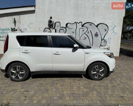 Білий Кіа Soul, об'ємом двигуна 0 л та пробігом 95 тис. км за 6000 $, фото 1 на Automoto.ua