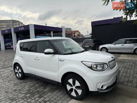Кіа Soul 2015 у Рівному на Automoto.ua Білий Кіа Soul, об'ємом двигуна 0 л та пробігом 162 тис. км за 6700 $, фото 1 на Automoto.ua