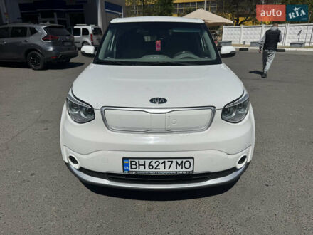Киа Soul 2015 в Одессе на Automoto.ua Белый Киа Soul, объемом двигателя 0 л и пробегом 65 тыс. км за 6000 $, фото 1 на Automoto.ua