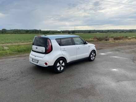 Белый Киа Soul, объемом двигателя 0 л и пробегом 122 тыс. км за 3900 $, фото 1 на Automoto.ua