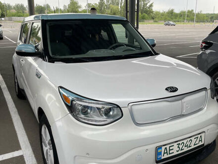 Киа Soul 2015 в Кривом Роге на Automoto.ua Белый Киа Soul, объемом двигателя 0 л и пробегом 136 тыс. км за 8800 $, фото 1 на Automoto.ua