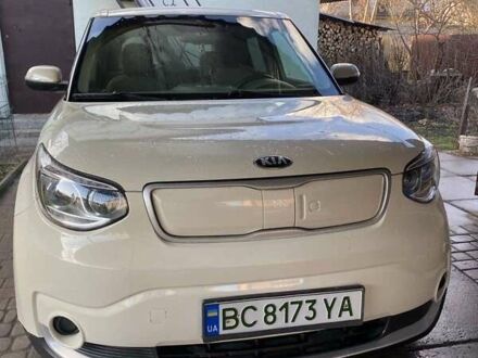Киа Soul 2016 в Львове на Automoto.ua Белый Киа Soul, объемом двигателя 0 л и пробегом 120 тыс. км за 8300 $, фото 1 на Automoto.ua
