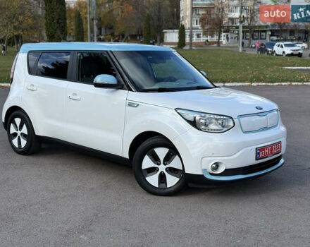 Киа Soul 2016 в Ровно на Automoto.ua Белый Киа Soul, объемом двигателя 0 л и пробегом 149 тыс. км за 7250 $, фото 1 на Automoto.ua