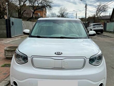 Белый Киа Soul, объемом двигателя 0 л и пробегом 100 тыс. км за 6000 $, фото 1 на Automoto.ua