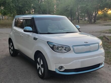 Киа Soul 2016 в Кривом Роге на Automoto.ua Белый Киа Soul, объемом двигателя 0 л и пробегом 111 тыс. км за 7500 $, фото 1 на Automoto.ua