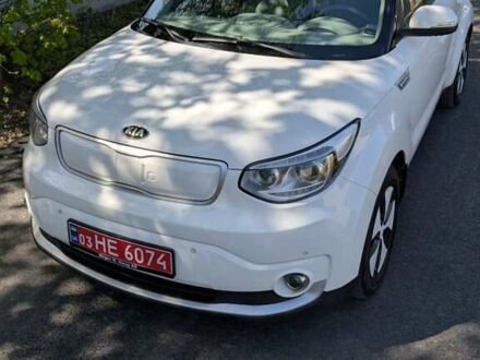 Киа Soul 2018 в Луцке на Automoto.ua Белый Киа Soul, объемом двигателя 0 л и пробегом 153 тыс. км за 9699 $, фото 1 на Automoto.ua