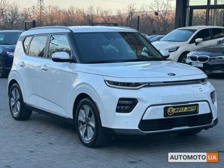 Киа Soul 2020 в Черновцах на Automoto.ua Белый Киа Soul, объемом двигателя 67 л и пробегом 28 тыс. км за 21500 $, фото 1 на Automoto.ua
