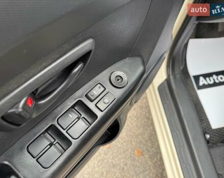 Бежевый Киа Soul, объемом двигателя 1.6 л и пробегом 289 тыс. км за 6690 $, фото 15 на Automoto.ua