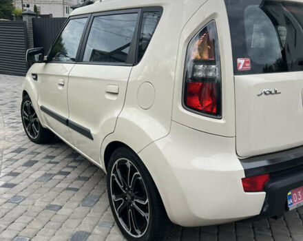 Бежевий Кіа Soul, об'ємом двигуна 0 л та пробігом 230 тис. км за 5700 $, фото 10 на Automoto.ua