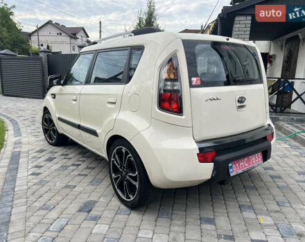 Бежевий Кіа Soul, об'ємом двигуна 0 л та пробігом 230 тис. км за 5700 $, фото 15 на Automoto.ua