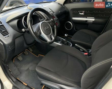 Бежевий Кіа Soul, об'ємом двигуна 1.58 л та пробігом 141 тис. км за 8900 $, фото 19 на Automoto.ua