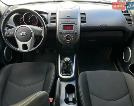 Бежевий Кіа Soul, об'ємом двигуна 1.58 л та пробігом 141 тис. км за 8900 $, фото 9 на Automoto.ua