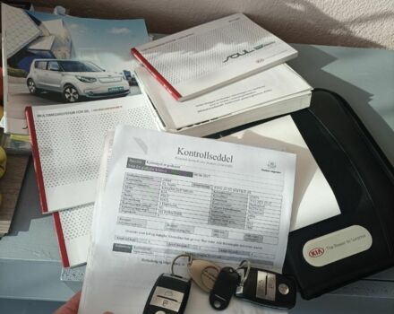 Чорний Кіа Soul, об'ємом двигуна 0 л та пробігом 200 тис. км за 8800 $, фото 18 на Automoto.ua
