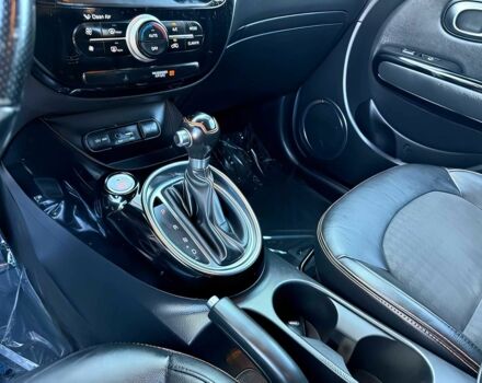 Черный Киа Soul, объемом двигателя 1.6 л и пробегом 65 тыс. км за 6000 $, фото 11 на Automoto.ua