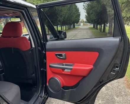 Черный Киа Soul, объемом двигателя 1.6 л и пробегом 290 тыс. км за 8200 $, фото 14 на Automoto.ua