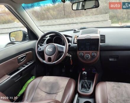 Черный Киа Soul, объемом двигателя 1.58 л и пробегом 209 тыс. км за 7000 $, фото 12 на Automoto.ua