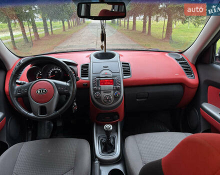 Черный Киа Soul, объемом двигателя 1.6 л и пробегом 290 тыс. км за 8100 $, фото 12 на Automoto.ua