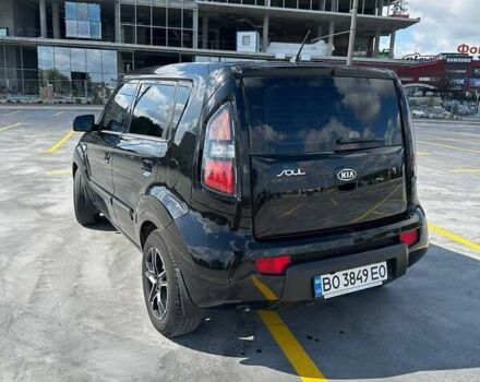 Черный Киа Soul, объемом двигателя 1.59 л и пробегом 214 тыс. км за 5500 $, фото 4 на Automoto.ua