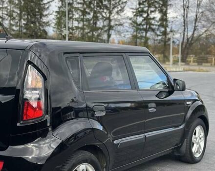 Черный Киа Soul, объемом двигателя 1.6 л и пробегом 279 тыс. км за 7700 $, фото 3 на Automoto.ua