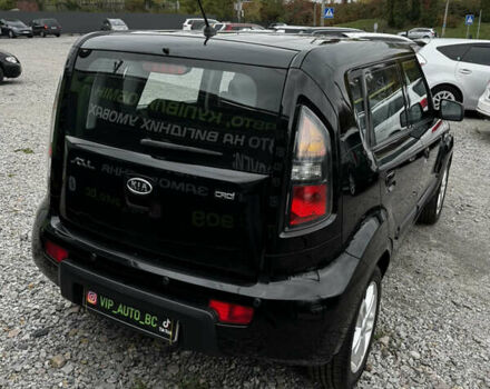 Кіа Soul 2009 у Белой Церкве на Automoto.ua Чорний Кіа Soul, об'ємом двигуна 1.58 л та пробігом 238 тис. км за 6700 $, фото 5 на Automoto.ua