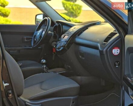 Чорний Кіа Soul, об'ємом двигуна 1.6 л та пробігом 250 тис. км за 6999 $, фото 46 на Automoto.ua