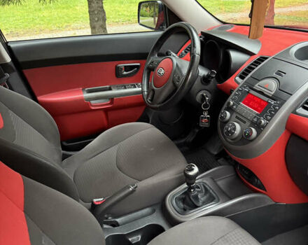 Черный Киа Soul, объемом двигателя 1.6 л и пробегом 290 тыс. км за 8100 $, фото 14 на Automoto.ua