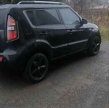 Черный Киа Soul, объемом двигателя 1.6 л и пробегом 305 тыс. км за 8700 $, фото 13 на Automoto.ua