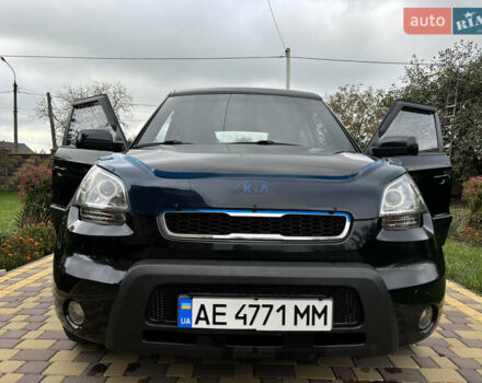 Кіа Soul 2011 у Ярмолинці на Automoto.ua Чорний Кіа Soul, об'ємом двигуна 1.58 л та пробігом 114 тис. км за 8000 $, фото 3 на Automoto.ua