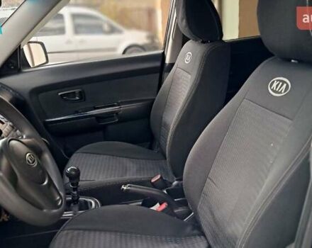 Черный Киа Soul, объемом двигателя 1.59 л и пробегом 199 тыс. км за 6500 $, фото 14 на Automoto.ua