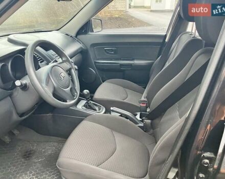 Черный Киа Soul, объемом двигателя 1.59 л и пробегом 350 тыс. км за 5700 $, фото 6 на Automoto.ua