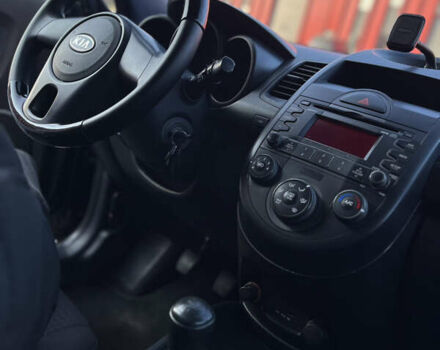 Черный Киа Soul, объемом двигателя 1.59 л и пробегом 213 тыс. км за 7500 $, фото 20 на Automoto.ua