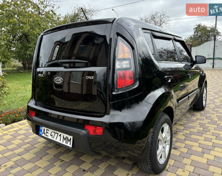 Кіа Soul 2011 у Ярмолинці на Automoto.ua Чорний Кіа Soul, об'ємом двигуна 1.58 л та пробігом 114 тис. км за 8000 $, фото 6 на Automoto.ua
