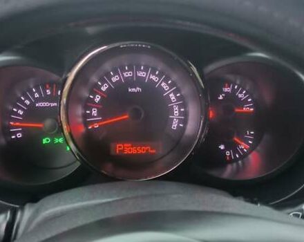 Черный Киа Soul, объемом двигателя 1.6 л и пробегом 305 тыс. км за 8700 $, фото 8 на Automoto.ua