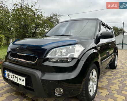 Кіа Soul 2011 у Ярмолинці на Automoto.ua Чорний Кіа Soul, об'ємом двигуна 1.58 л та пробігом 114 тис. км за 8000 $, фото 2 на Automoto.ua