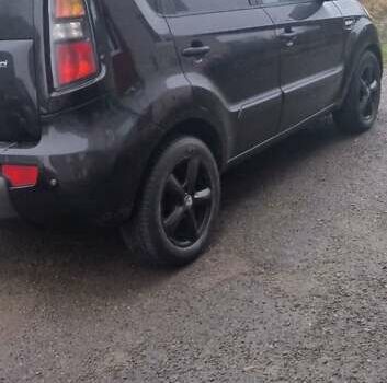 Черный Киа Soul, объемом двигателя 1.6 л и пробегом 305 тыс. км за 8700 $, фото 11 на Automoto.ua