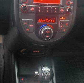 Черный Киа Soul, объемом двигателя 1.6 л и пробегом 305 тыс. км за 8700 $, фото 6 на Automoto.ua
