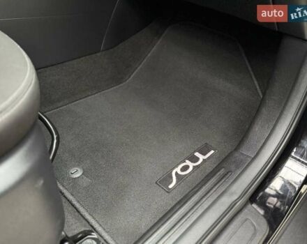 Черный Киа Soul, объемом двигателя 1.59 л и пробегом 153 тыс. км за 9500 $, фото 14 на Automoto.ua