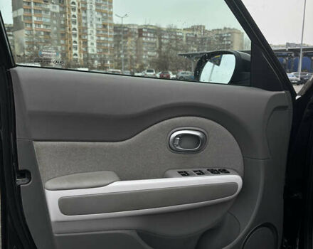 Черный Киа Soul, объемом двигателя 0 л и пробегом 100 тыс. км за 9100 $, фото 19 на Automoto.ua