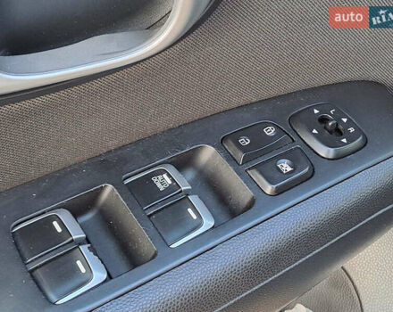 Черный Киа Soul, объемом двигателя 1.6 л и пробегом 112 тыс. км за 15990 $, фото 6 на Automoto.ua