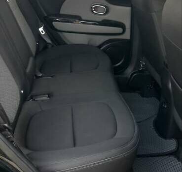 Чорний Кіа Soul, об'ємом двигуна 2 л та пробігом 138 тис. км за 12000 $, фото 6 на Automoto.ua