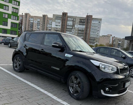 Киа Soul 2017 в Тернополе на Automoto.ua Черный Киа Soul, объемом двигателя 0 л и пробегом 152 тыс. км за 11990 $, фото 5 на Automoto.ua