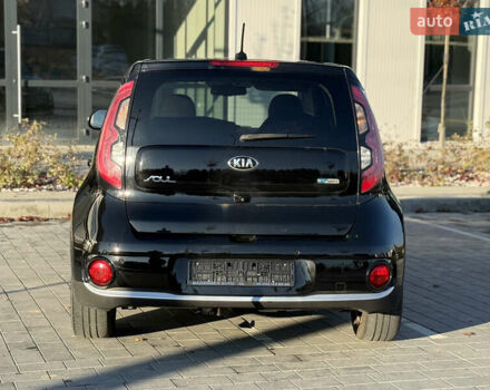 Чорний Кіа Soul, об'ємом двигуна 0 л та пробігом 168 тис. км за 9800 $, фото 4 на Automoto.ua