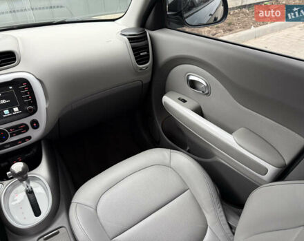 Черный Киа Soul, объемом двигателя 0 л и пробегом 132 тыс. км за 10500 $, фото 56 на Automoto.ua