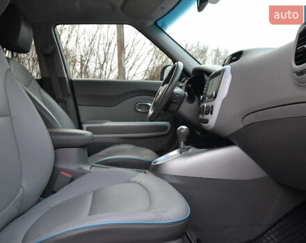 Чорний Кіа Soul, об'ємом двигуна 0 л та пробігом 111 тис. км за 10550 $, фото 22 на Automoto.ua