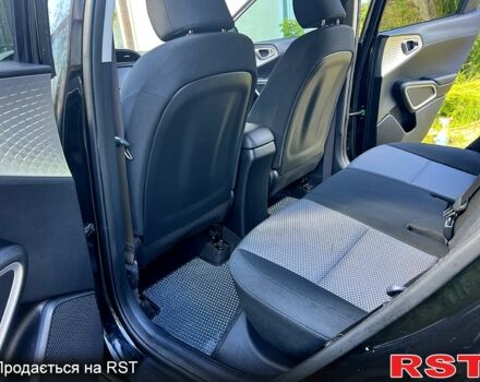 Чорний Кіа Soul, об'ємом двигуна 2 л та пробігом 94 тис. км за 13800 $, фото 2 на Automoto.ua